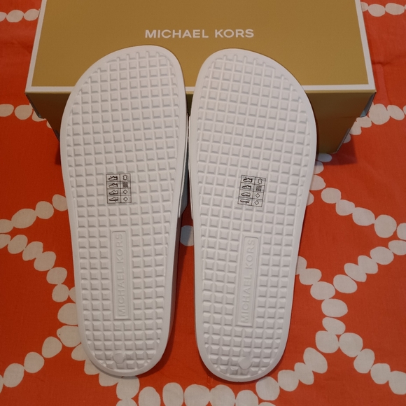Michael Kors Gilmore Slides - Picture 8 of 14